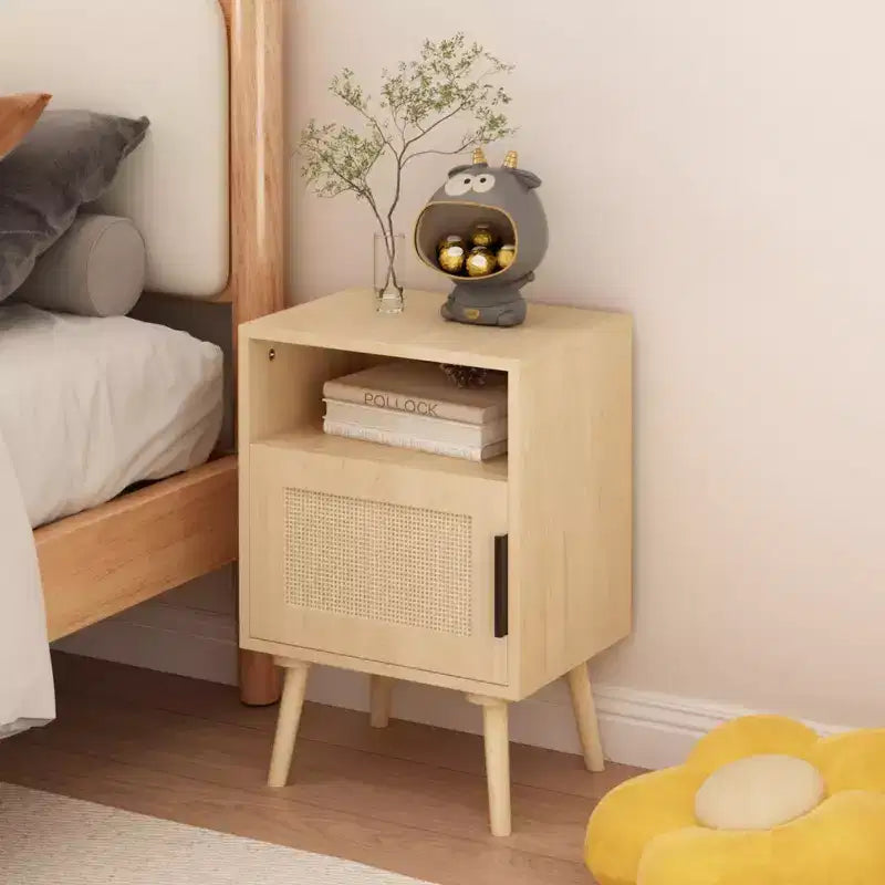 Comodino in Rattan con Ripiano Aperto, Estetica Moderna e Naturale