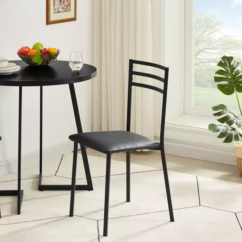 Sedia da pranzo imbottita con schienale alto a listelli in metallo, moderno nero