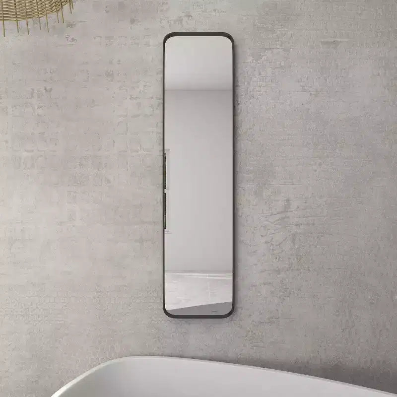 Specchio da parete rettangolare in metallo con cornice sottile, stile moderno