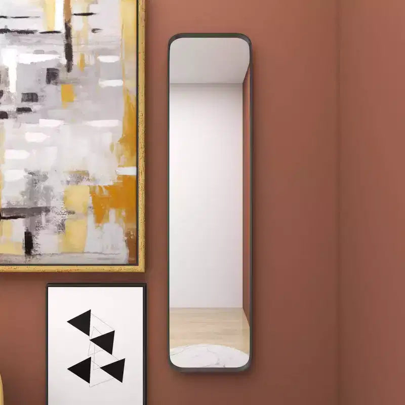 Specchio da parete rettangolare in metallo con cornice sottile, stile moderno